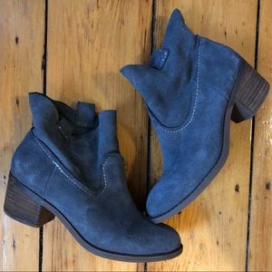 Gray suede Carlos Santana ankle boots, size 7